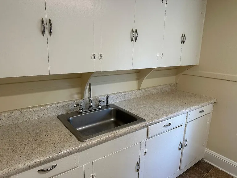 2841 Lens Ave #B — Photo 6