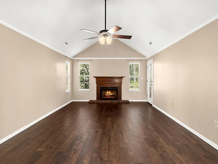 3338 Pinewood Dr — Photo 3