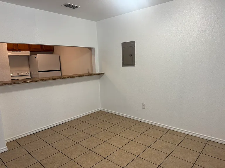 2108 N Edwards Ave #9 — Photo 3