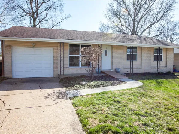 12056 Charleston Dr, Maryland Heights, MO 63043