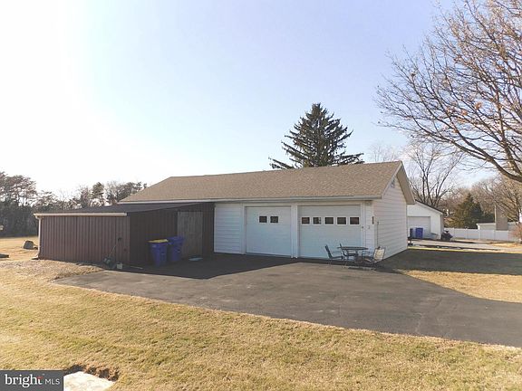 4th image of 464 Wolfs Bridge Rd