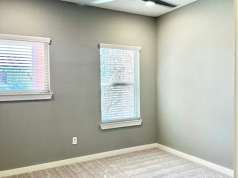 1523 Fiji St — Photo 11