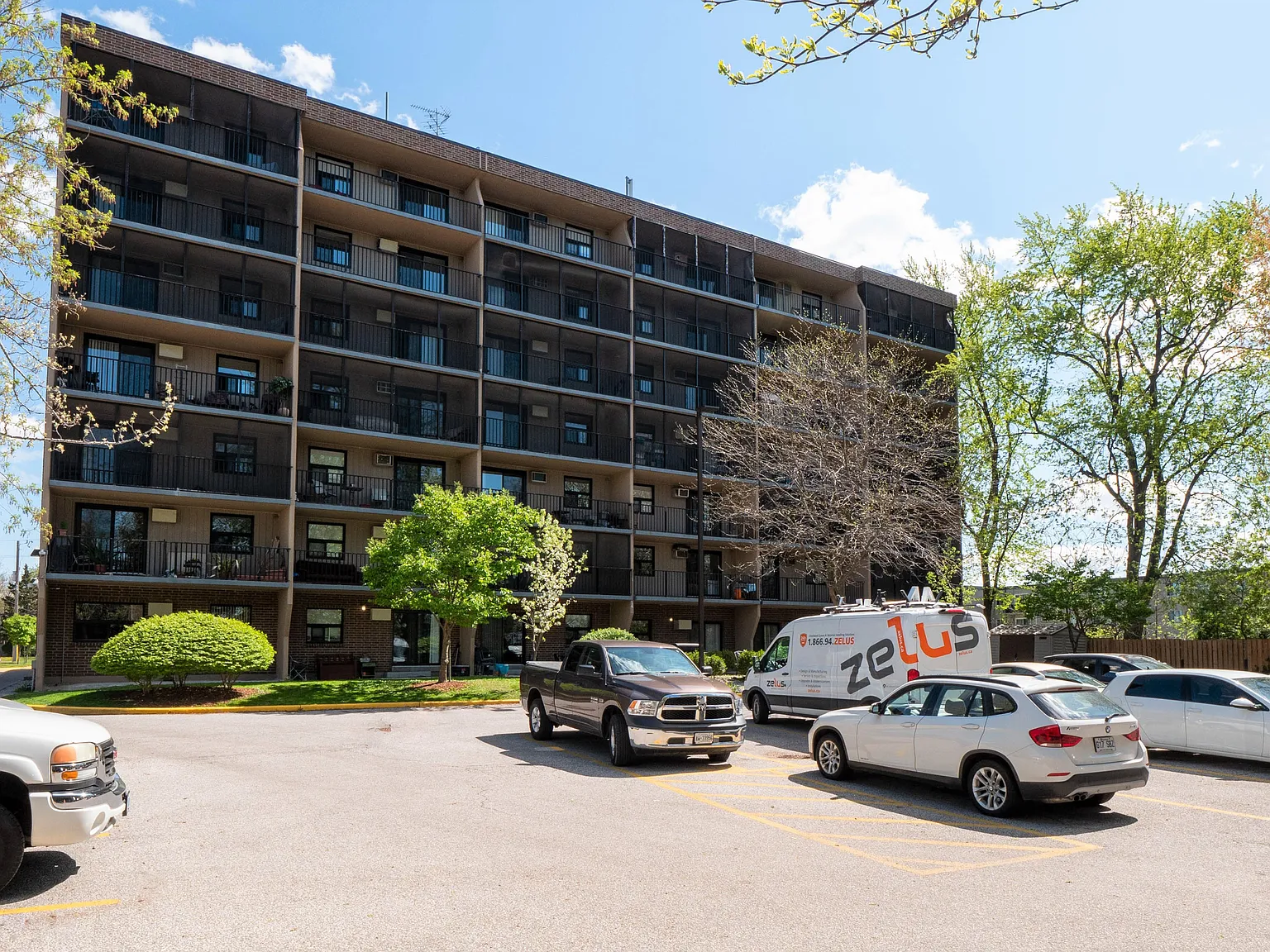 Janisse Tower Apartments — Photo 3