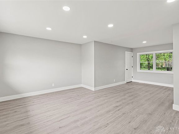 5th image of 5012 Donlaw Ave