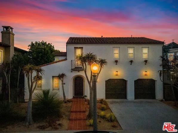 7578 Coastal View Dr, Los Angeles, CA 90045