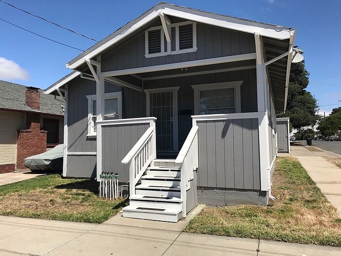 1st image of 300 W 10th St