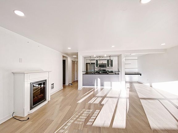 4th image of 680 122nd Ave NE APT 113