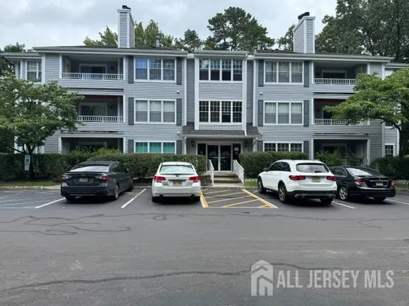 1702 Tanglewood Ct, Helmetta, NJ 08828