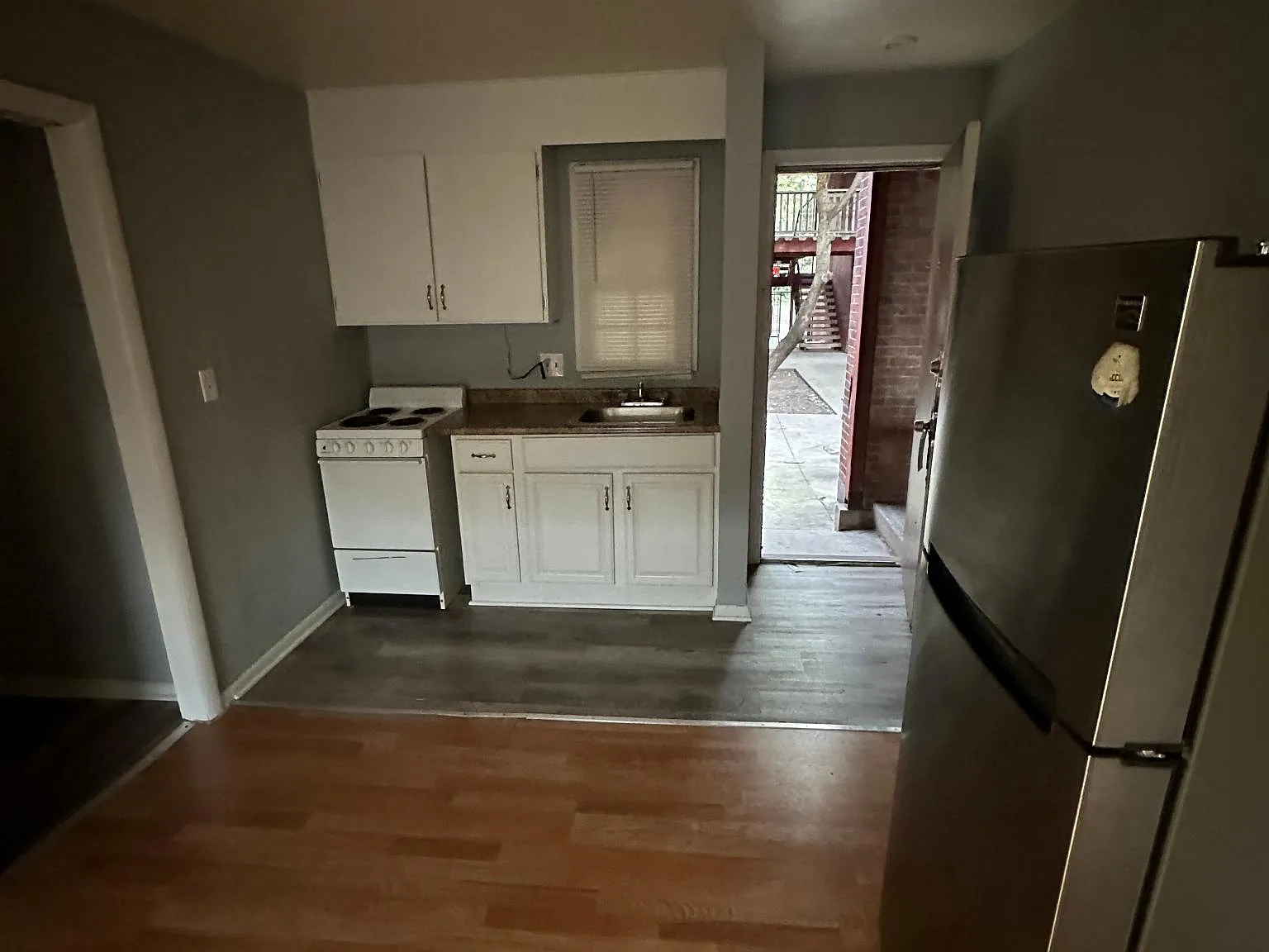 Studio, 500 sqft, $1,049 — Photo 2