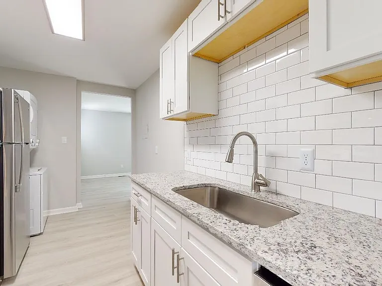 Longview Village Apartments — Photo 11