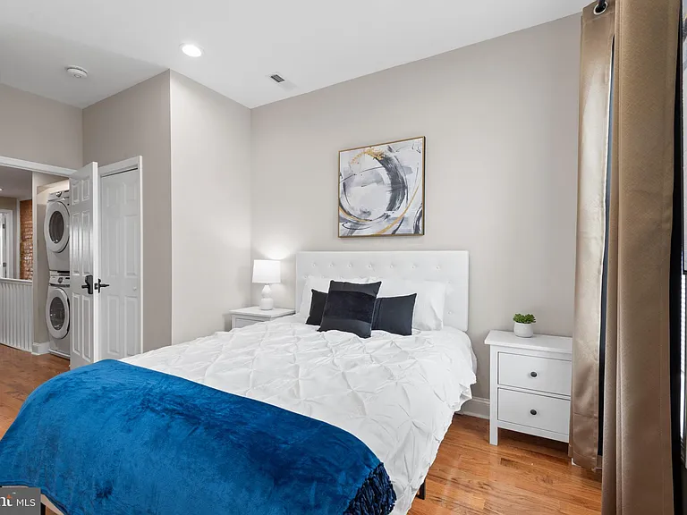 2235 E Chase St — Photo 30