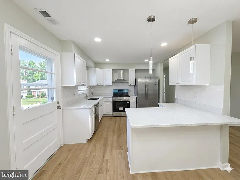 5001 Iroquois St — Photo 3