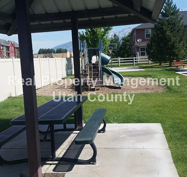 1492 W 50 N — Photo 2