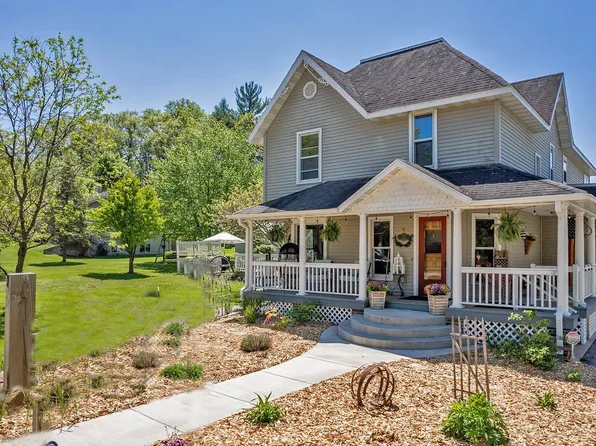 203 E Main St, La Valle, WI 53941