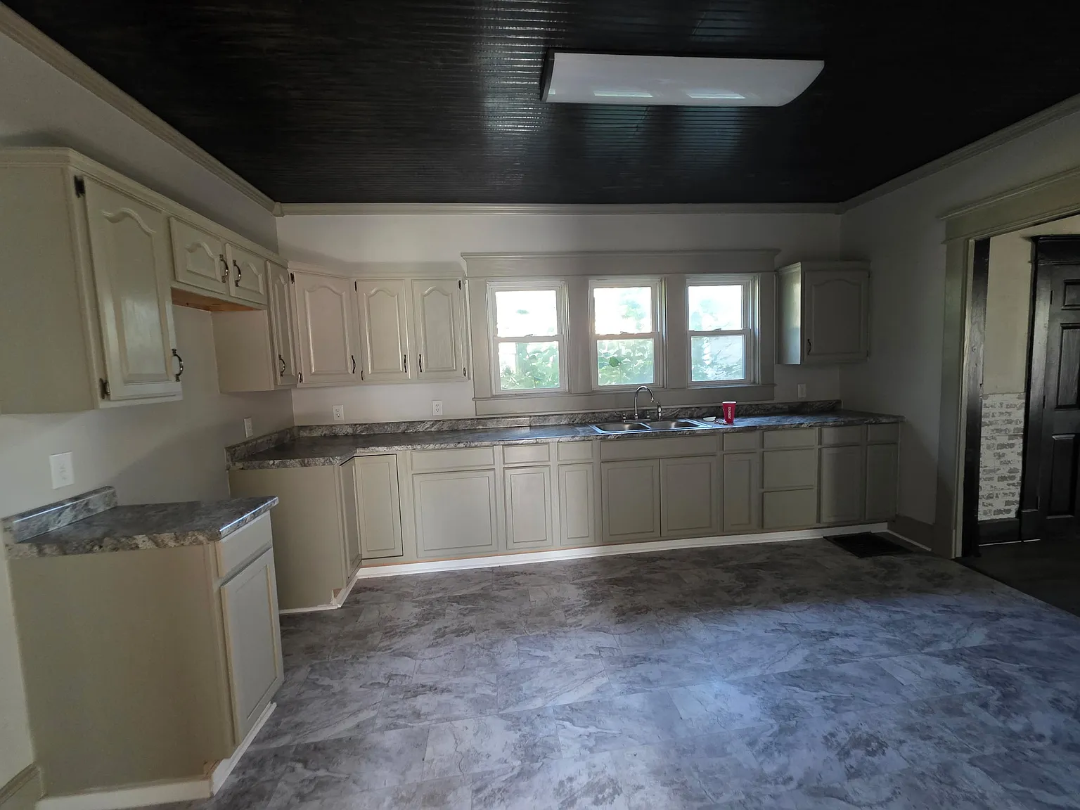 4 bed, 3020 sqft, $1,700 — Photo 2