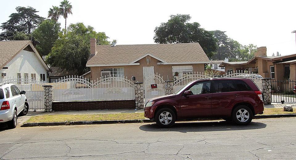 1st image of 471 W 21st St