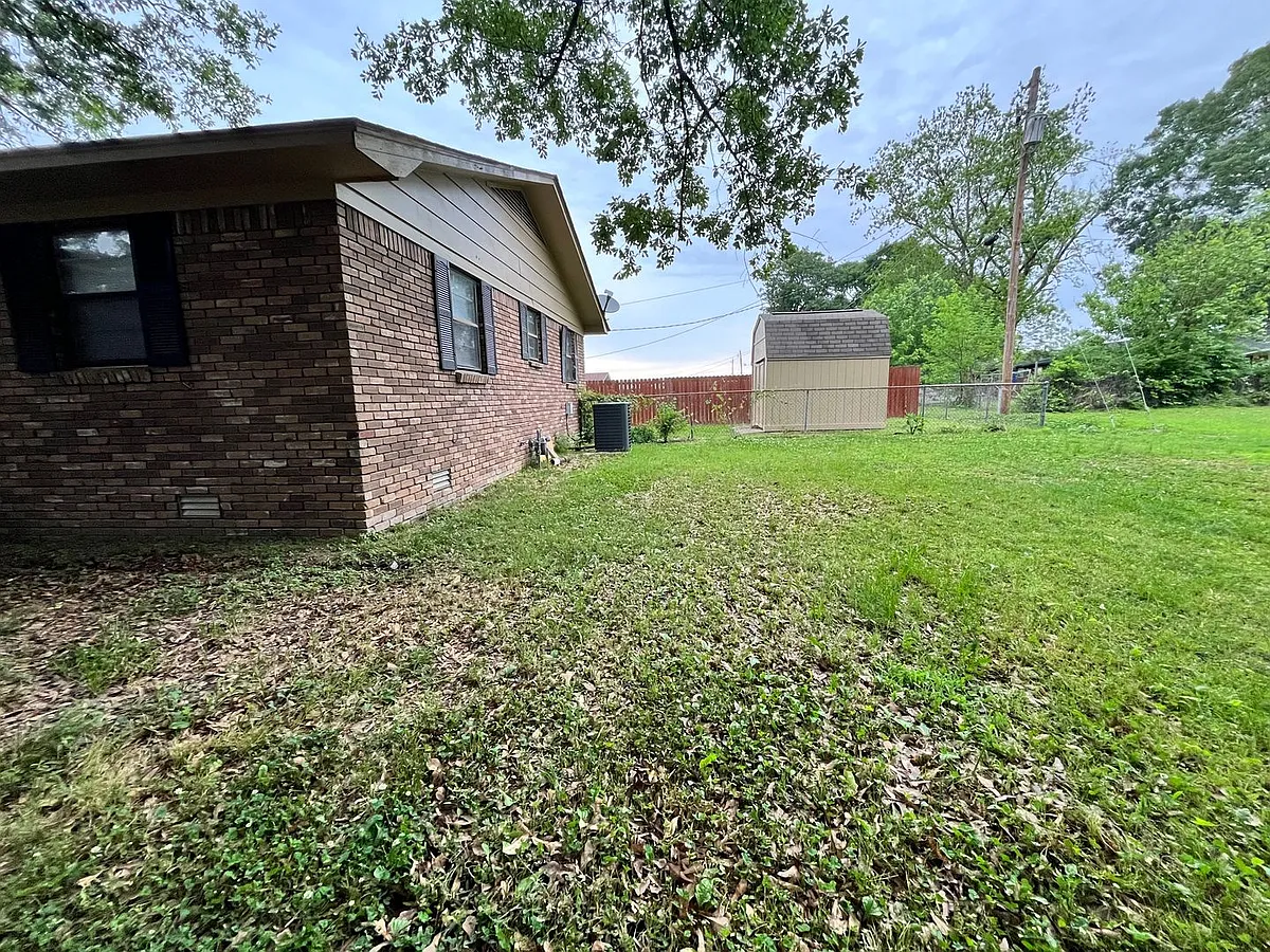 Building Photo - 404 Melton Dr