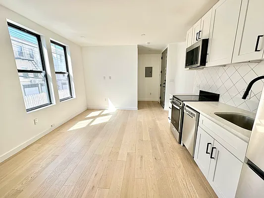 Rented by Camelot Realty Group | media 15