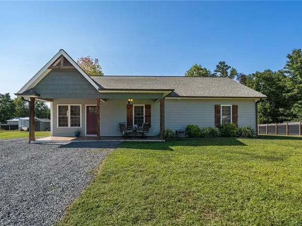 1534 Brock Rd, Yadkinville, NC 27055