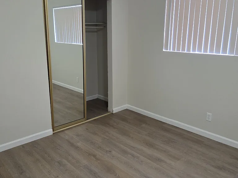 Evergreen Apartments — Photo 7