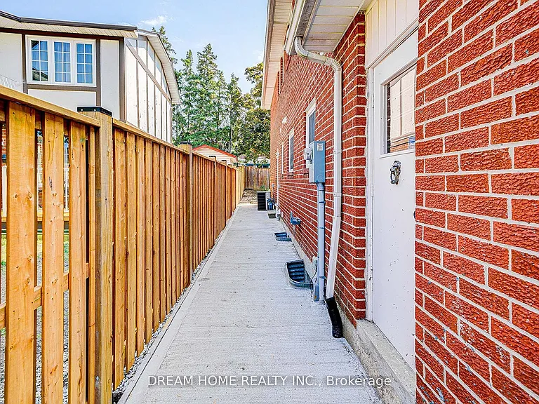 23 Manorcrest St #LOWER — Photo 2