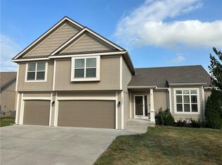 14605 Green Castle Dr, Smithville, MO 64089