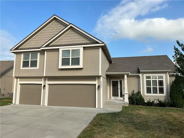 14605 Green Castle Dr, Smithville, MO 64089