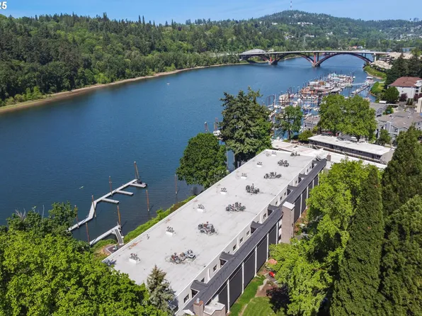 790 SE Webber St Unit 312, Portland, OR 97202