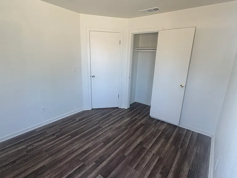 1517 N Millbrook Ave — Photo 10