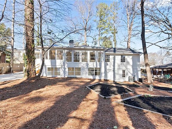 4th image of 626 Reed Rd SE