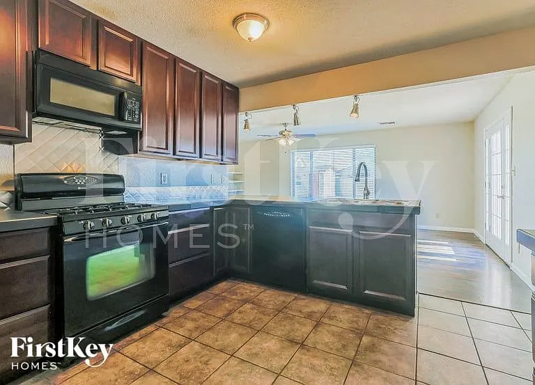 2518 E Don Carlos Ave — Photo 7
