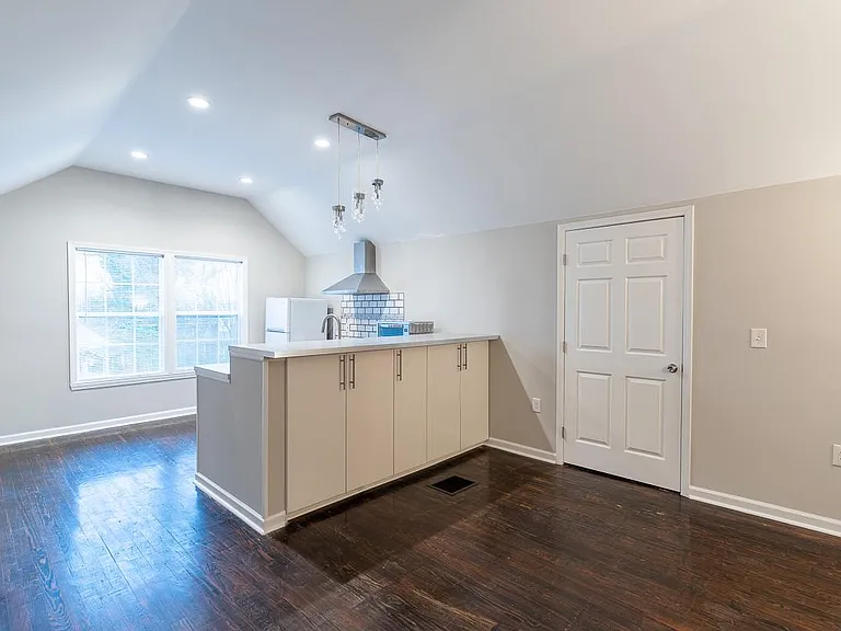1550 Olympian Cir SW #3 — Photo 4