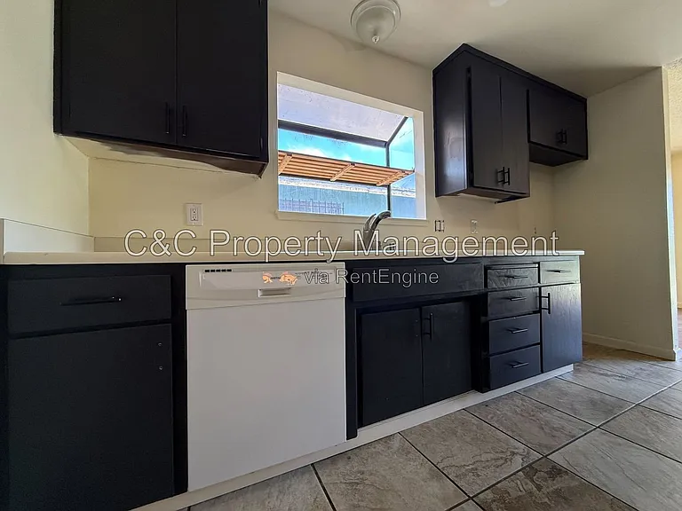 938 Estrada Ct — Photo 6
