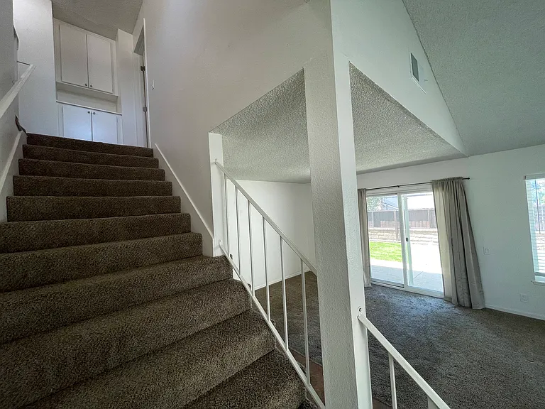27072 Valleymont Rd — Photo 3