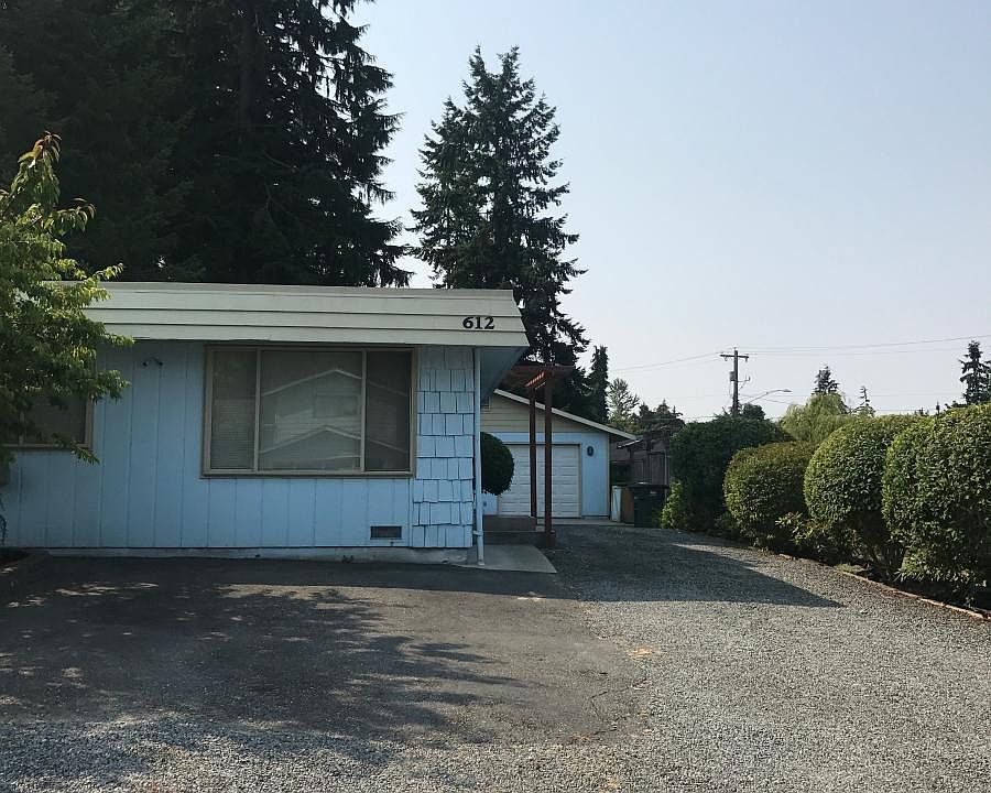 Front of Duplex with 2+ driveway