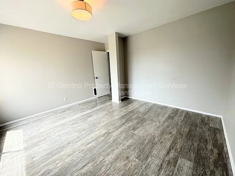 955 W Lamark Ln — Photo 13