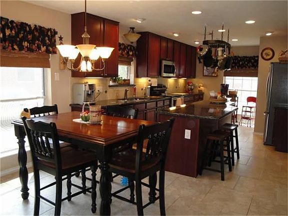 5th image of 2505 Hollybrook Dr