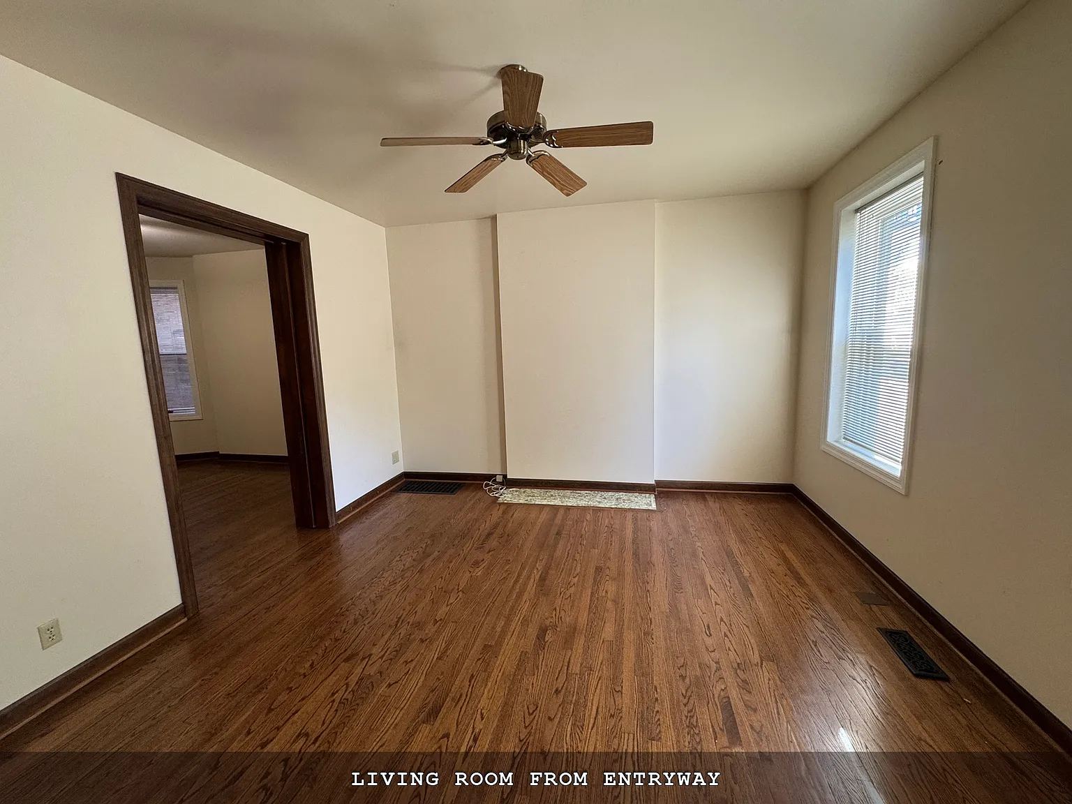 1 bed, 1100 sqft, $1,350 — Photo 3