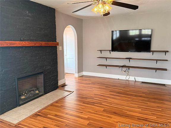 4th image of 718 W Walnut Street