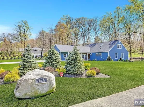 128 Iroquois Ave, Oakland, NJ 07436