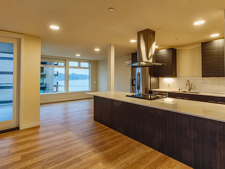 9040 NE Juanita Dr #101 — Photo 3