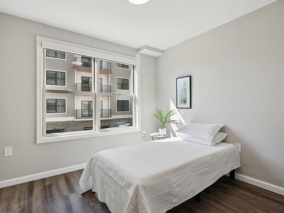 4th image of 258 Morris Ave #403