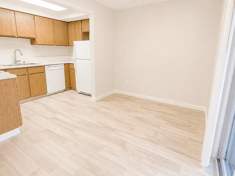 Edmonds Crest Apartments — Photo 15