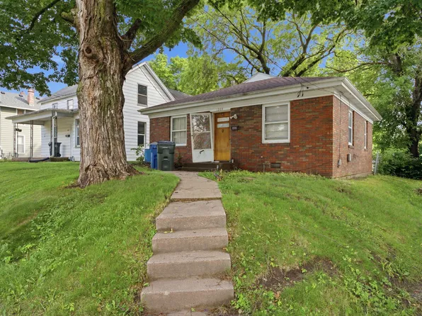 1204 Cedar St, Muscatine, IA 52761
