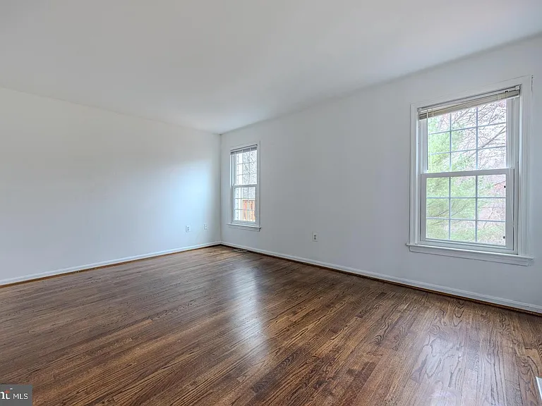 8200 Maple Ridge Ave — Photo 10