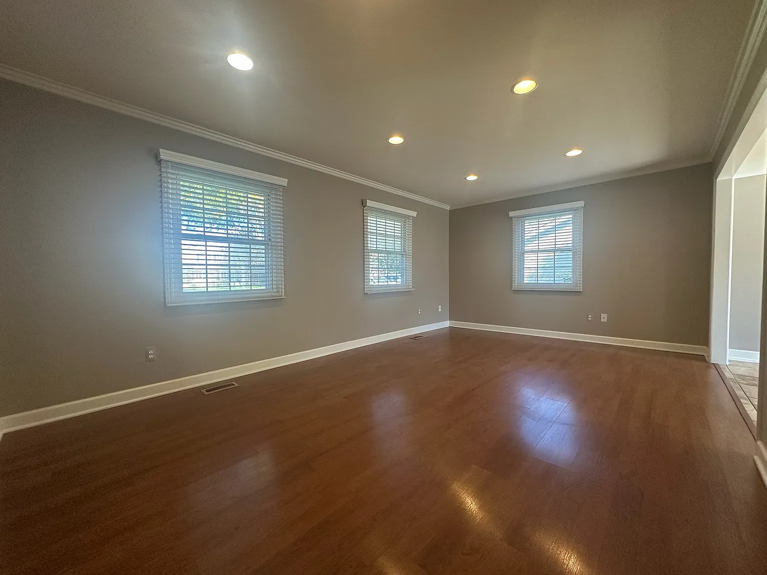 3 bed, 2.5 bath, 1925 sqft, $2,700 — Photo 3