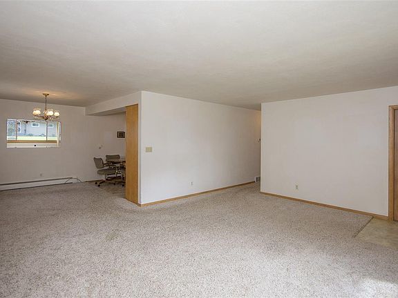 5th image of 15 C Hayes Ct