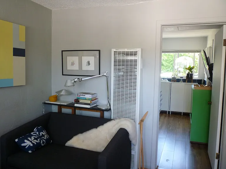 210 Locust St — Photo 6