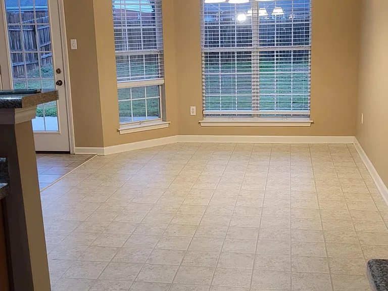 eat in kitchen space