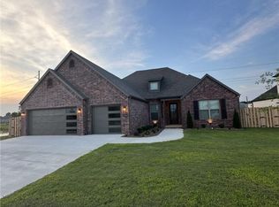 7794 Via Roma Ave, Springdale, AR 72762